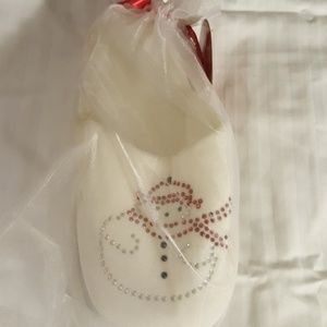 Large slippers with snowmam white New w tag